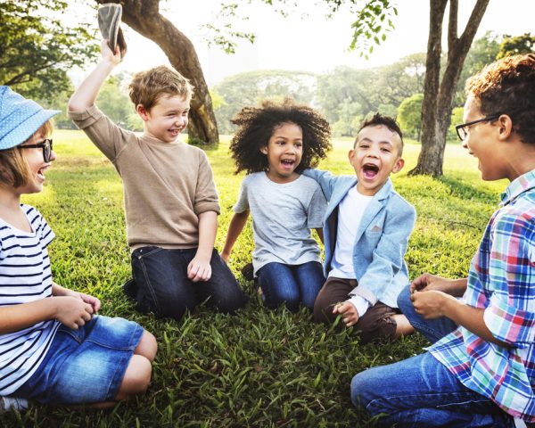 養子縁組をすると誰の戸籍に入る?戸籍の記載や苗字はどうなる?